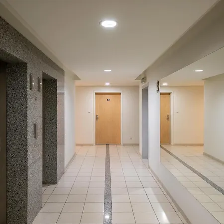 Apartman Aleja Wyscigowa Comfort By Bookinghost Varsó
